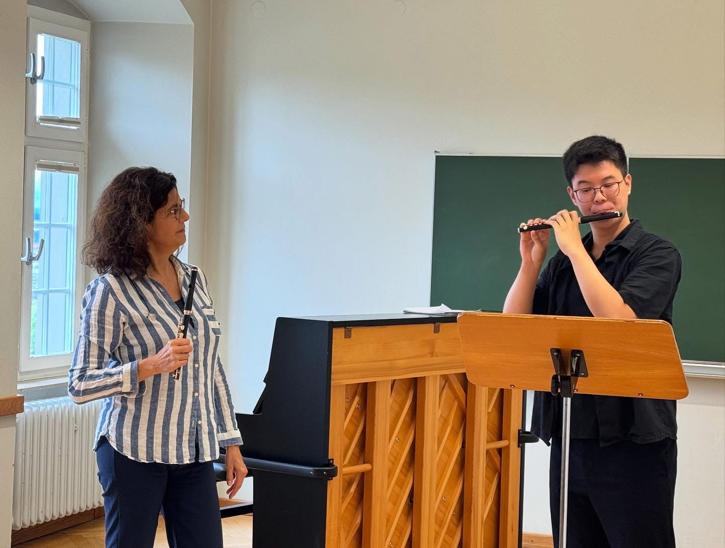 Jimmy Chiu performing for Pamela Stahel in a piccolo masterclass in Marktoberdorf, Germany